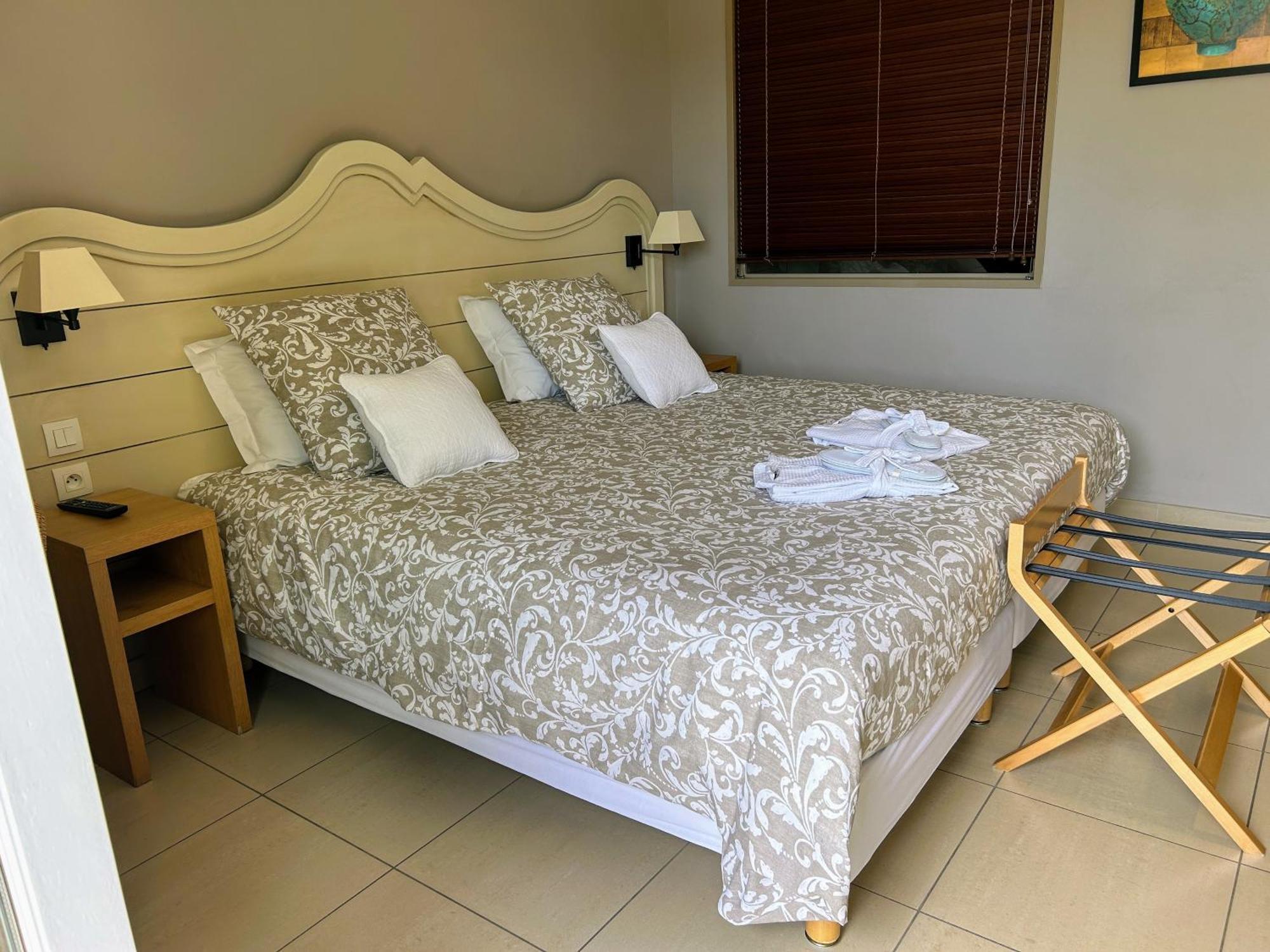 Suite Superieure Domaine Du Golf St Endreol, 1 A 2 Personnes La Motte  Bagian luar foto